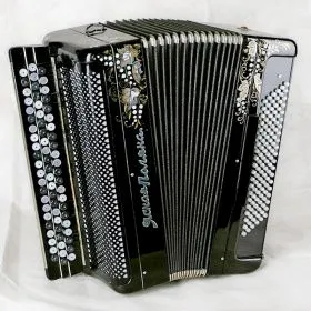Баян БН-17 «ЯСНАЯ ПОЛЯНА» 3-рядный, 2-голосный, 67х120/57-II