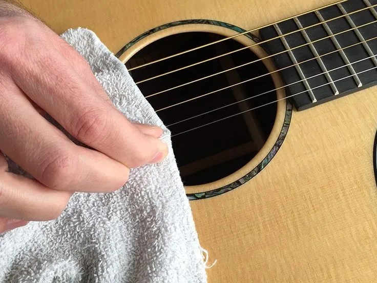 Как ухаживать за гитарой, чтобы она звучала как новая