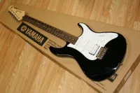 Электрогитара YAMAHA Pacifica 012 BL: Black