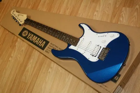 Yamaha PACIFICA 012 DBM:Dark Metallic Blue Электрогитара 6-струнная, тёмно-синий металлик