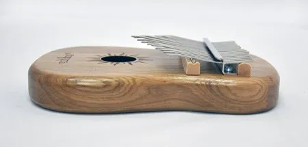 Мозеръ KMT-3 Требл Guitar Калимба резонаторная, 17 язычков, дуб