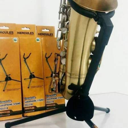 Hercules DS431B Стойка для саксофона альт