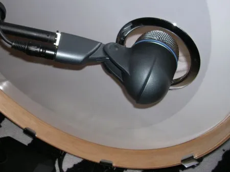 SHURE BETA 52A микрофон инструментальный динамический