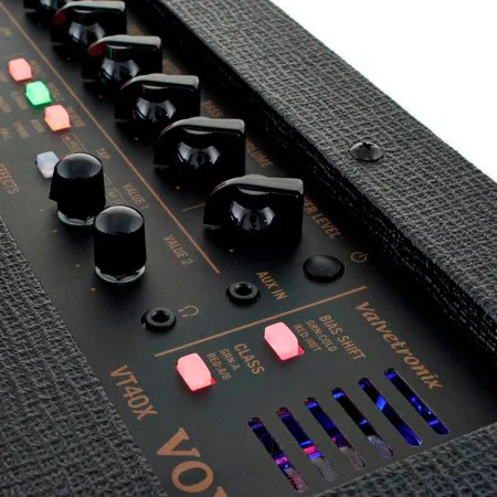 VOX VT40X Комбоусилитель для электрогитары моделирующий,  40 Вт, 1x10"
