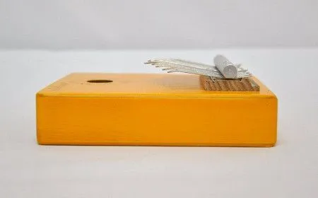 Мозеръ KMKr-2-YW Escudo Калимба, резонаторная, 10 язычков, трапеция, желтая