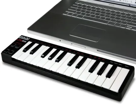 AKAI PRO LPK25