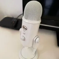 Blue Yeti Whiteout - микрофон USB, студийный конденсаторный