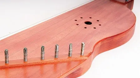 Мир гуслей MG-A9MA Гусли 9-струнные Авдоши, цвет красное дерево