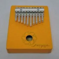 Мозеръ KMKr-2-YW Escudo Калимба, резонаторная, 10 язычков, трапеция, желтая