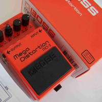 Педаль BOSS MD-2 Mega Distortion