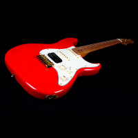 JET JS-400 RD G Электрогитара, Stratocaster, HSS Ceramic, красный, золотая фурнитура