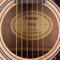 YAMAHA F370