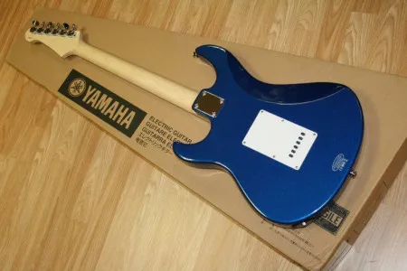 YAMAHA Pacifica 012 DBM Dark Metallic Blue 6